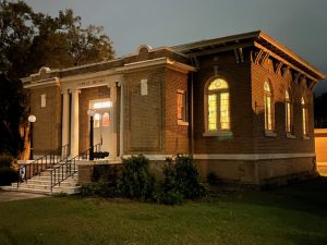 Historic downtown Bainbridge Georgia square near Mailroom Speakeasy and Flint River at night